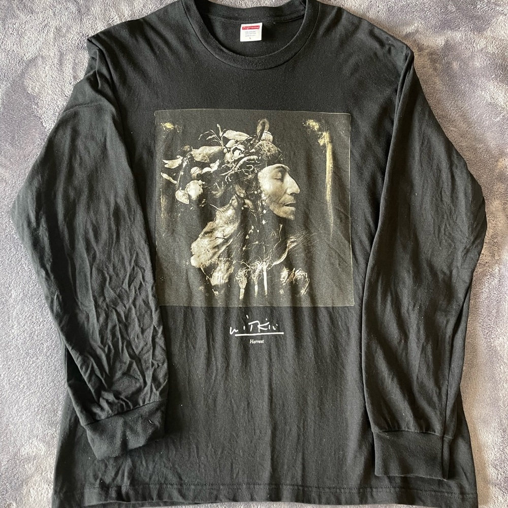 Supreme 
Mens L
Slight Fade